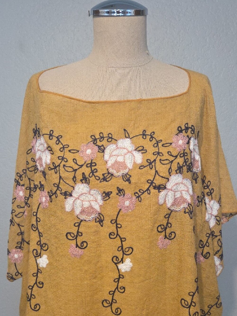 Tamsy Embroidered Tunic O/S NWT